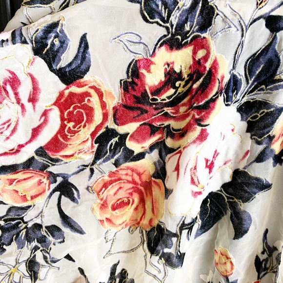 Roffe Accessories Short Sleeve Luxe Floral Shawl - Picture 6 of 6